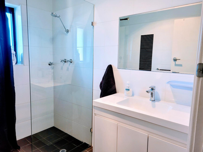 Bedroom 3, Zig Zag at Henley ~ BEACH ~ DINING ~ WiFi ~Airport, Charles Sturt - Coastal