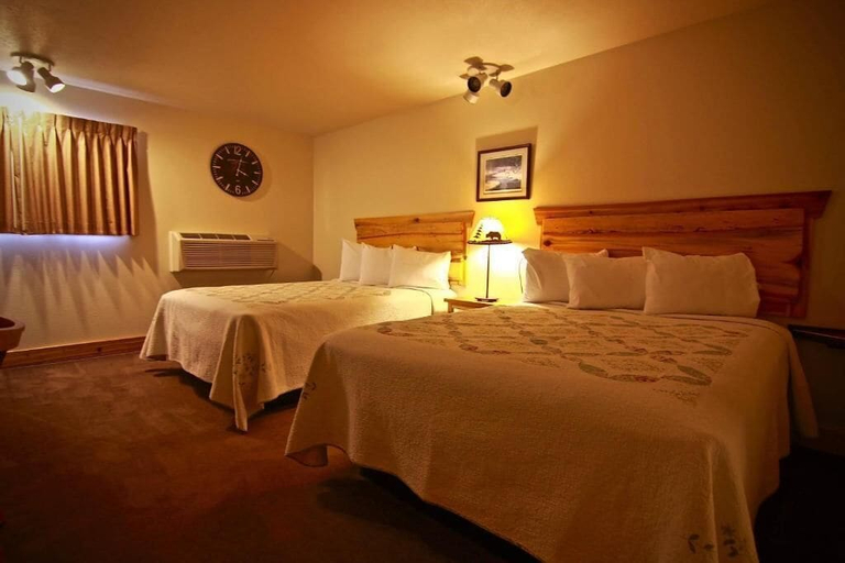 Bedroom 3, Yellowstone Village Inn and Suites, Park