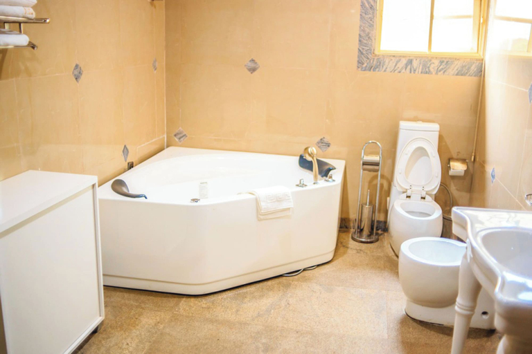 Bathroom 4, Eterno Hotels Limited, Ikpoba-Okha