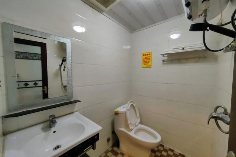 Bathroom 3, Sanshenren Apartment, Shantou