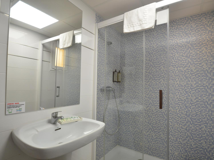 Bathroom 3, Apartamentos Arlanza - Only Adults, Baleares