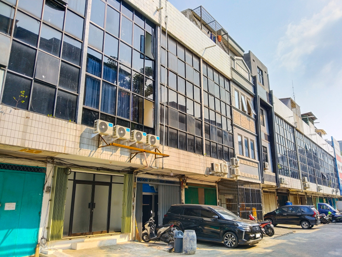 Exterior & Views 2, Themas Guest House, West Jakarta
