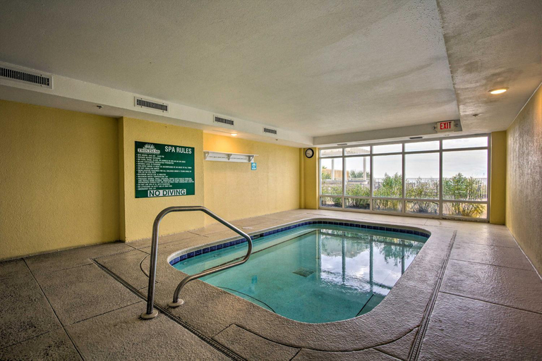 Sport & Beauty 2, High-Rise PCB Condo w/ Oceanfront Views & Pool!, Bay