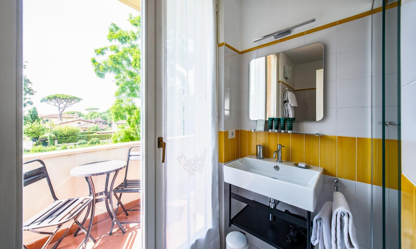 Bathroom 4, Hotel Franceschi, Lucca