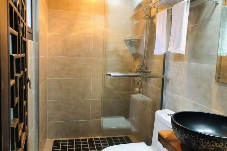 Bathroom 3, Huangshan Yanlaige Home Stay, Huangshan