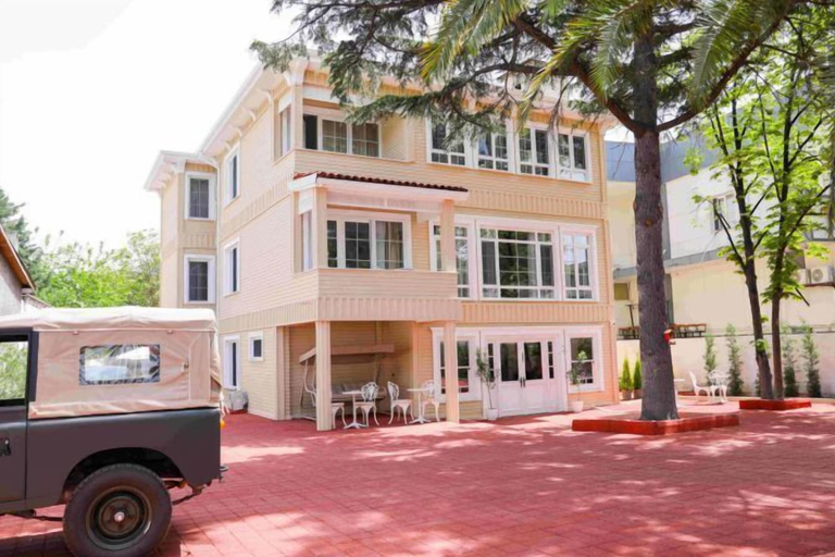 Exterior & Views