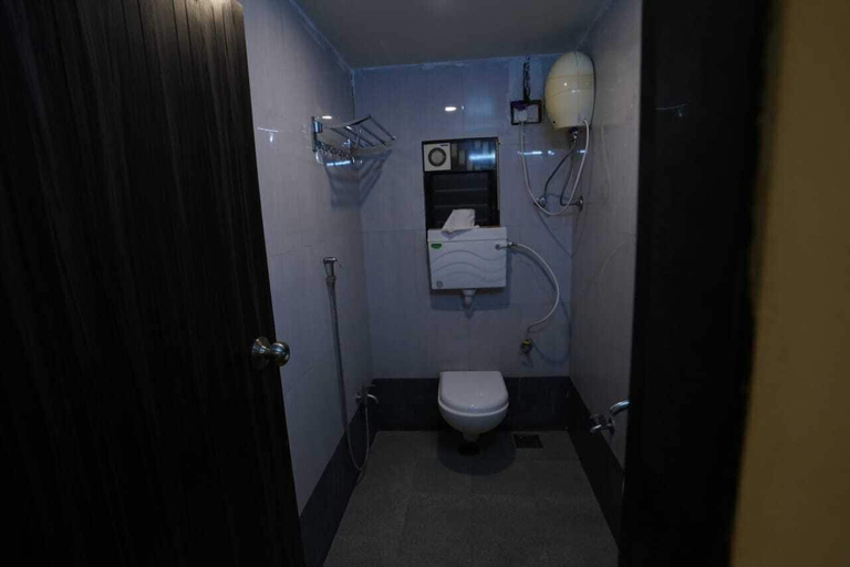 Bathroom 3, Twin Mountain Resort, Nashik