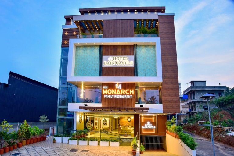 Exterior & Views