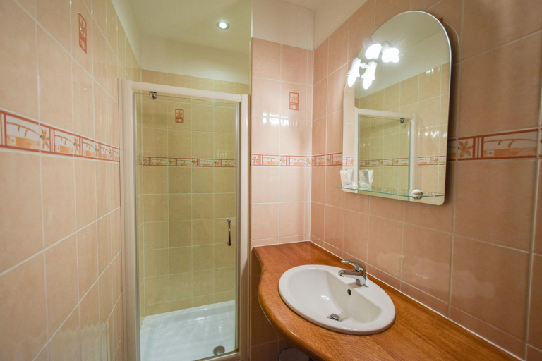 Bathroom 3, Domaine d'Essendieras, Dordogne