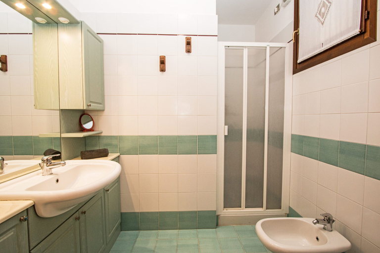 Bathroom 3, Le Ortensie 1 Apartment, Brescia
