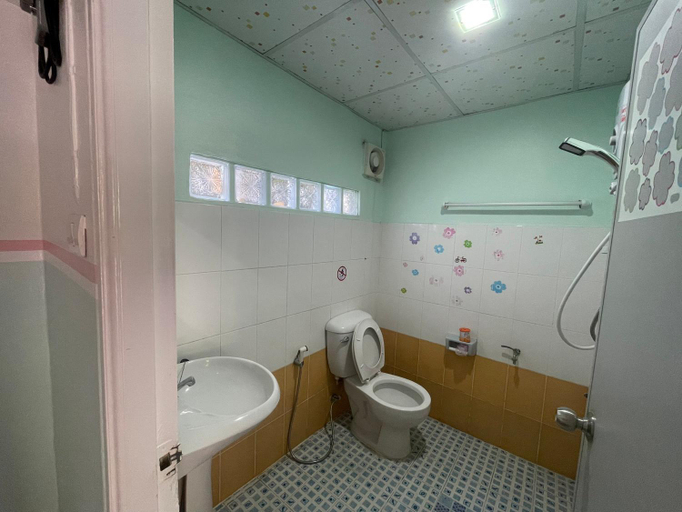 Bathroom 3, MP House, Pai