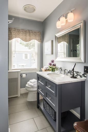 Bathroom 2, The Chadwick Bed and Breakfast, Cumberland