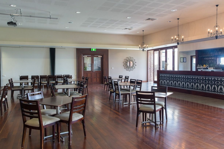 Food & Drinks 3, Merinda Village Hotel, Bowen