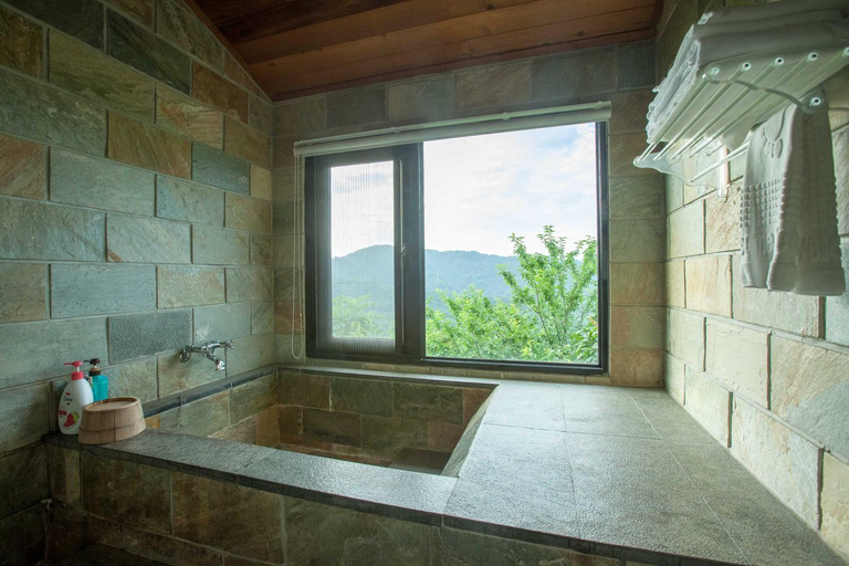 Bathroom 2, Upon the Hill, Hsinchu County