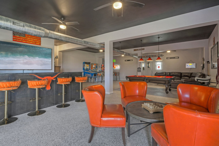 Food & Drinks 4, Billiards & Beaches by Avantstay Cart Boardwalk + Pool Table, Nueces