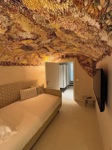 Bedroom 12