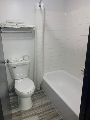 Bathroom 4, Super 8 by Wyndham Rice Lake, Barron