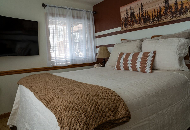 Bedroom 2, Alpenglow One Bedroom One Bath A18, Ouray