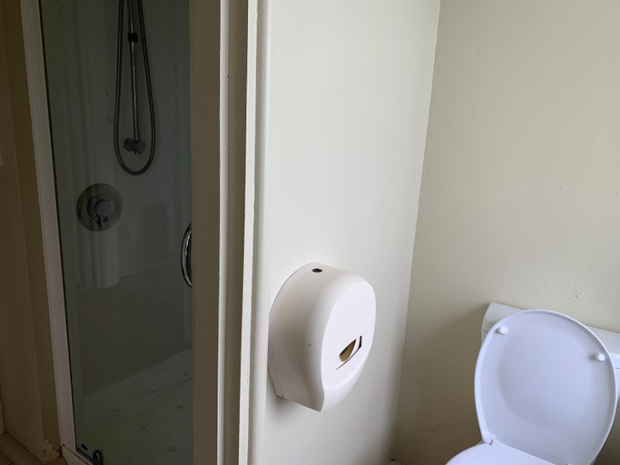Bathroom 3, Thomas's Catlins Lodge and Camp Ground, Clutha