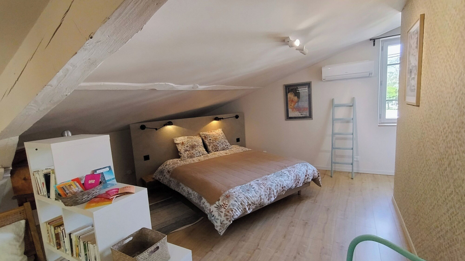 Bedroom 2, 16 Bis Gîte Hôtel Appartement, Tarn