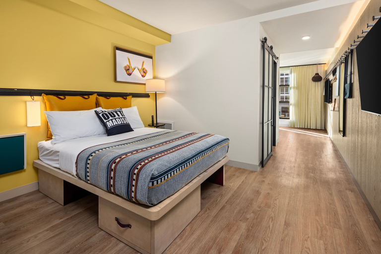 Bedroom 2, Moxy Madison Downtown, Dane