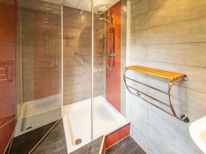 Bathroom 2, Charming Chalet in Falaen by River & Chateau, Namur