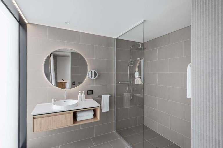 Bathroom 10