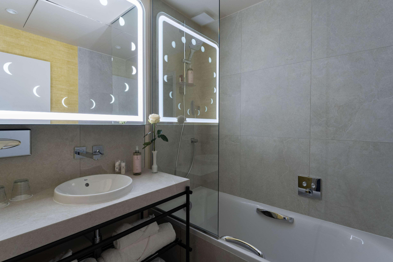 Bathroom 5, Astra Opera Astotel, Paris