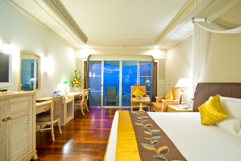 Bedroom 2, Royal Cliff Grand Hotel Pattaya, Pattaya