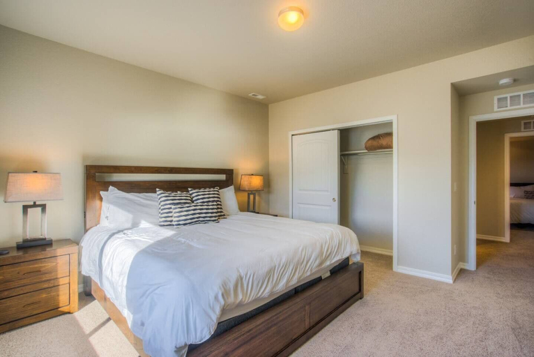 Bedroom 3, 5BD Lakeside Mountain Spectacularhot Tubluxury, El Paso