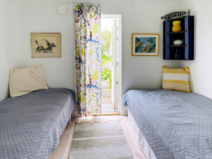 Room 2, 4 Star Holiday Home in Ellos, Orust