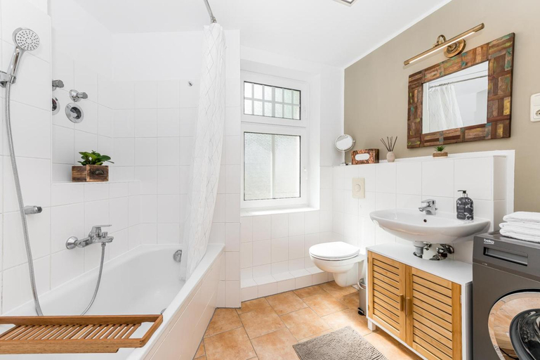 Bathroom 3, stadtRaum-berlin apartments, Berlin