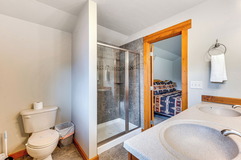Bathroom 4, 2 Mi to Downtown: Home w/ Hot Tub in Estes Park!, Larimer