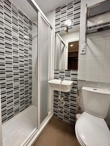 Bathroom 5, Hostal Rober, Madrid