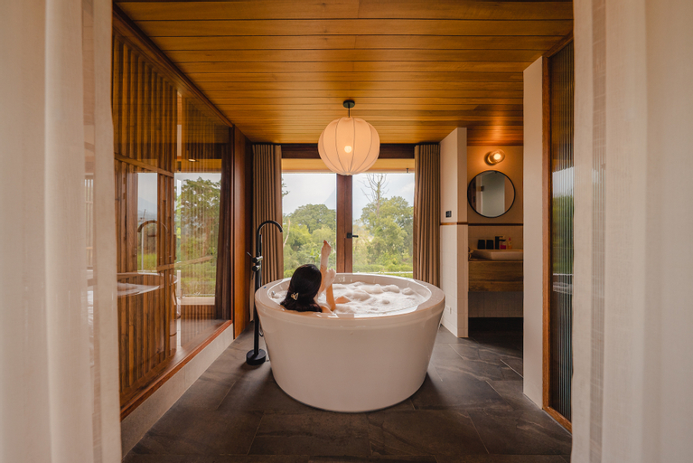 Bathroom 18