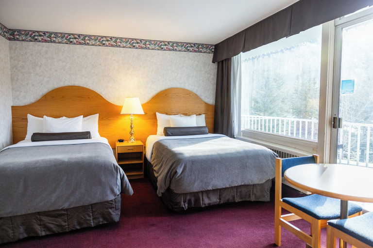 Bedroom 2, Bow View Lodge, Division No. 15