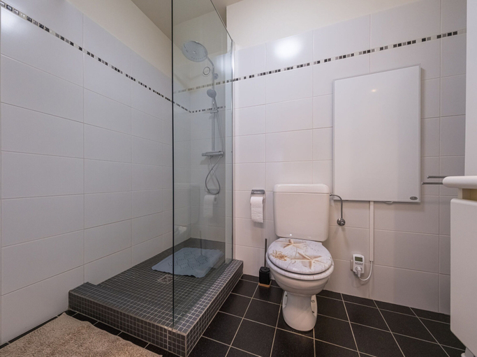 Bathroom 5, Ground Floor Apartment With Large Garden, West-Vlaanderen