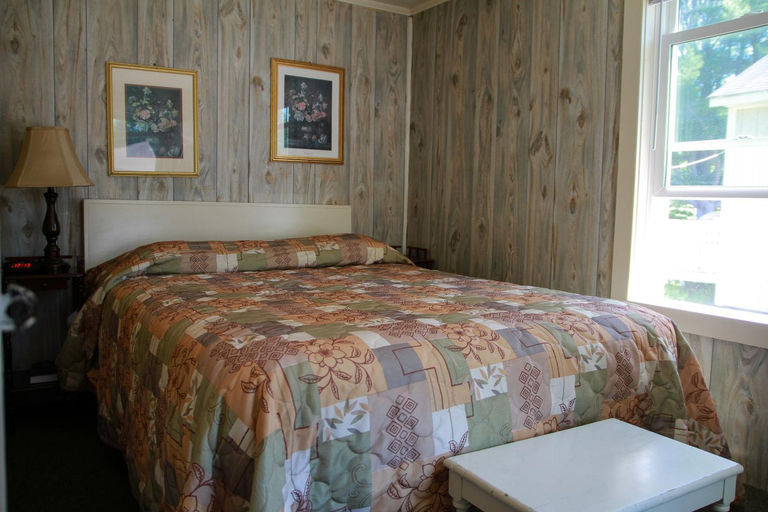 Bedroom 2, Kennebunk Gallery Motel and Cottages, York