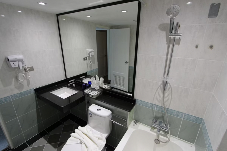 Bathroom 4, Coco Beach Hotel Jomtien Pattaya, Pattaya