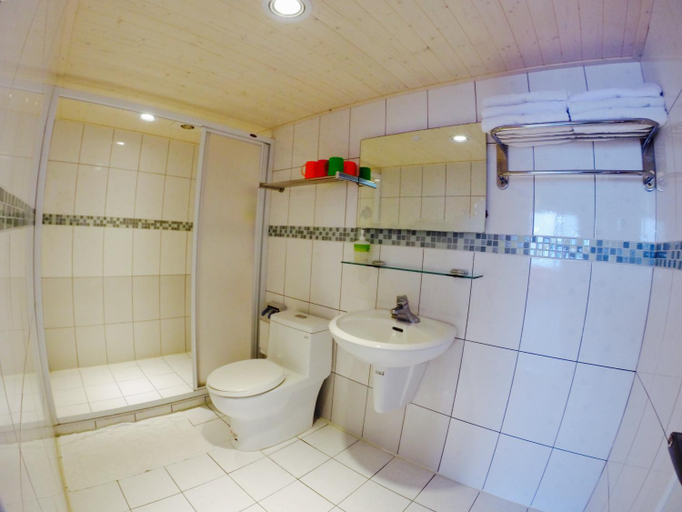 Bathroom 3, IWOW, Pingtung