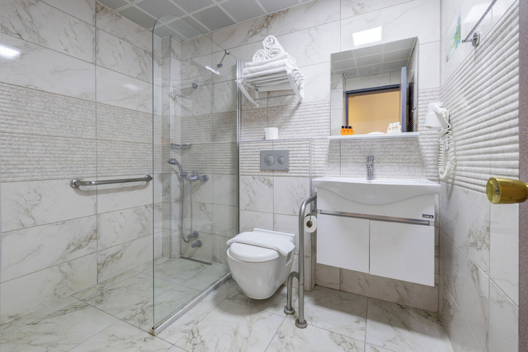 Bathroom 4, Hanedan Beach Hotel, Foça