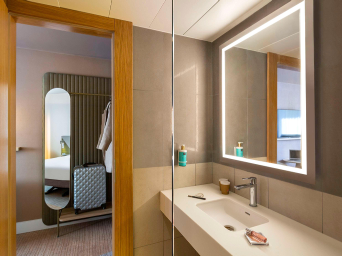 Bathroom 14