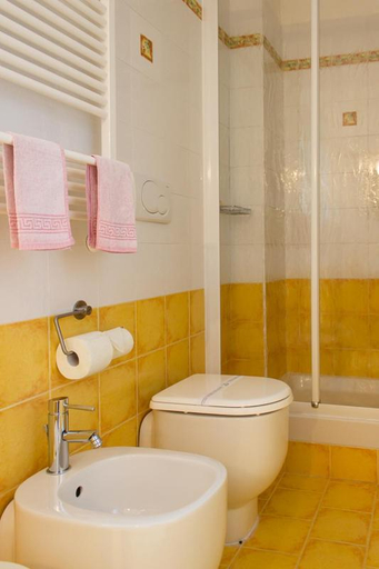Bathroom 3, La Vecchia Cantina, Pavia