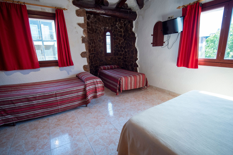 Bedroom 3, Hotel Bungalow Don Juan Tossa, Girona
