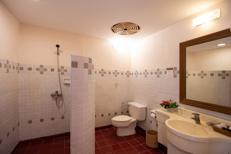 Bathroom 5, The Imperial Phukaew Hill Resort, Khao Kho