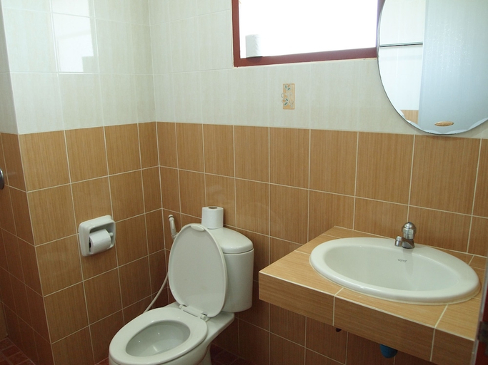 Bathroom, Karon Village Hotel, Pulau Phuket