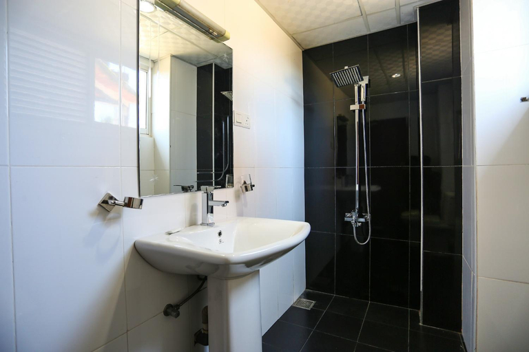 Bathroom 3, Hotel Sealine, Galle Four Gravets