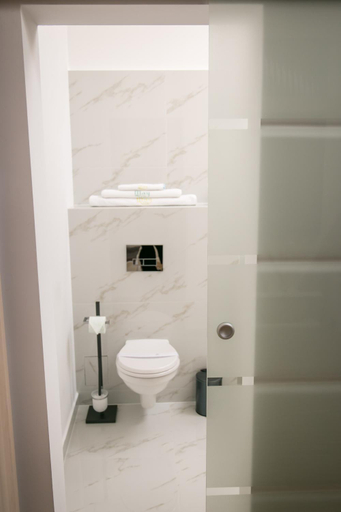 Bathroom 2, May Residence, Dumbravita