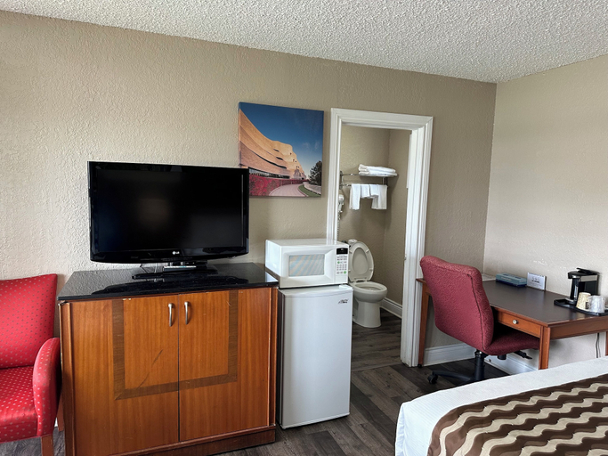 Others 5, Champlain Motor Inn, Renfrew
