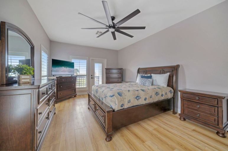 Bedroom 2, Billiards & Beaches by Avantstay Cart Boardwalk + Pool Table, Nueces